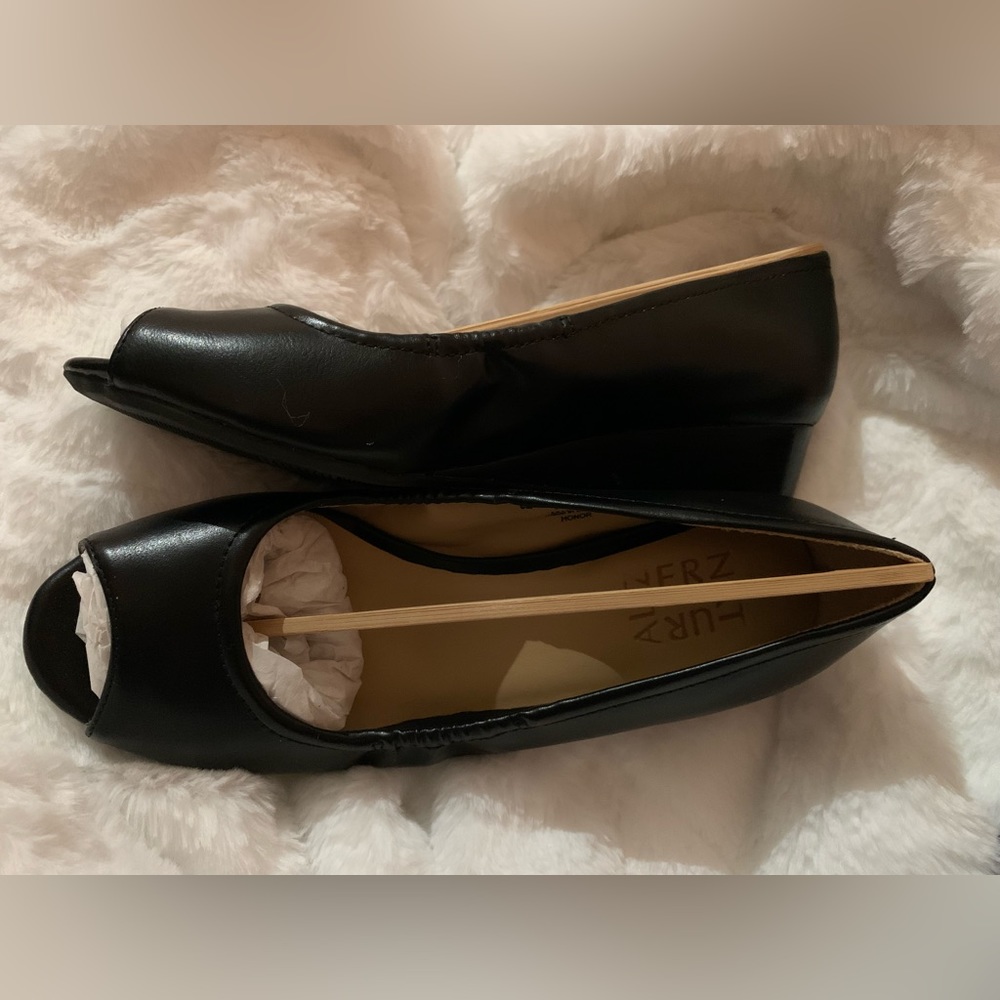 NIB Naturalizer peep toe wedges
